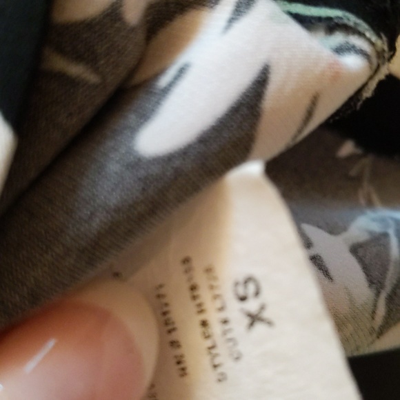 Kaileigh Valette Back Detail Cold Shoulder Knit Top - Picture 6 of 6